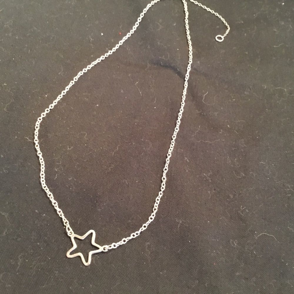 Adjustable Silvertone Open Star Necklace